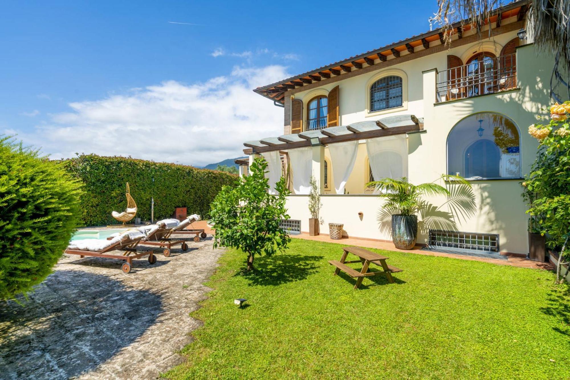 Villa Lorenzo Querceta Exteriör bild