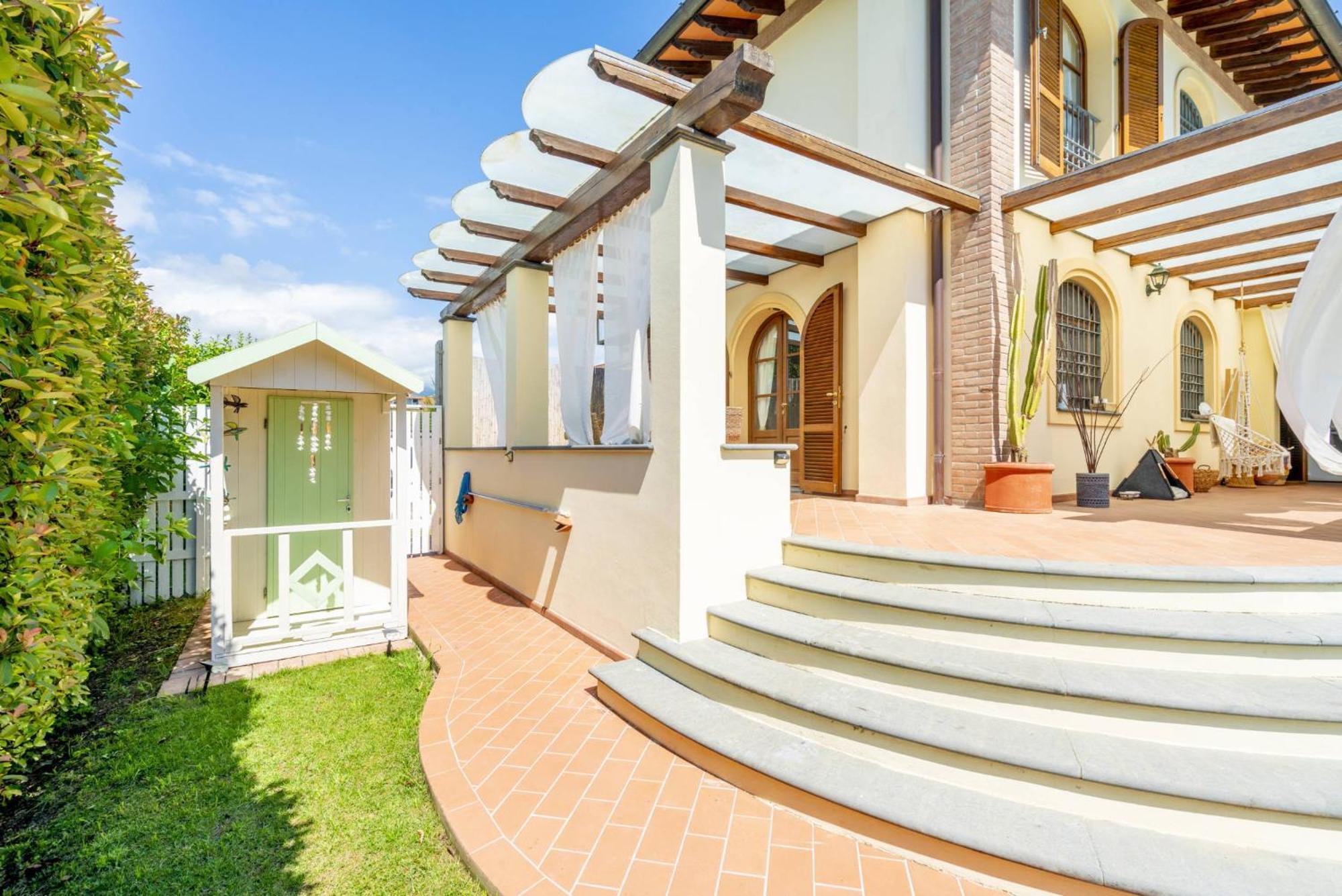Villa Lorenzo Querceta Exteriör bild